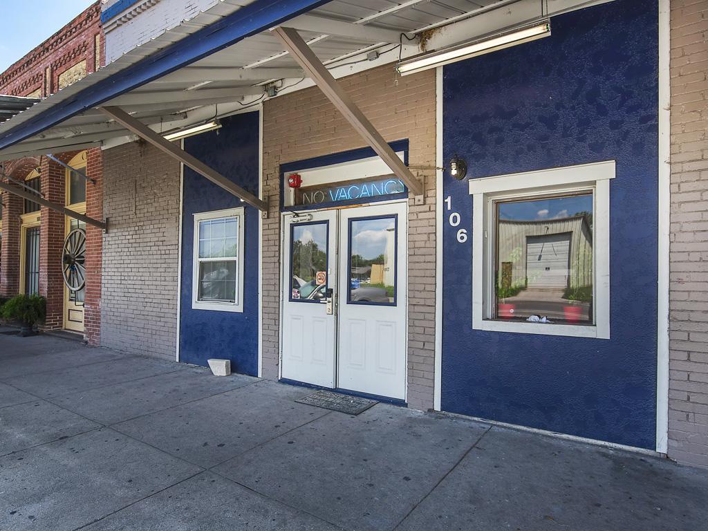 Relax Inn Manor Exterior photo