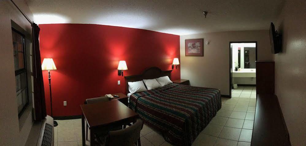 Relax Inn Manor Exterior photo